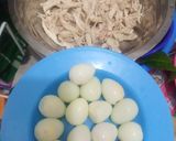 Foto langkah ke 2 dari resep Ayam Suwir Kemangi Telor Puyuh.