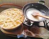 A picture of step 1 of Italian pasta Italian white sauce pasta.