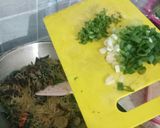 Foto langkah ke 5 dari resep Oseng bihun dan jamur kuping.