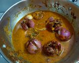 A picture of step 4 of Stuffed onion masala.