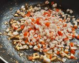 Foto del paso 3 de la receta Espaguetis con langostinos y surimi (otra versión)