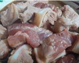 A picture of step 1 of Braised Sail Rib with Eggs.