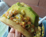 Foto del paso 5 de la receta: Arepa rellena de calabacín y aguacate🥑🍘🥗