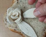 Une image de l'étape 8 de 🌹Rose de pain de mie (St Valentin).