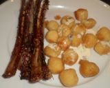 Foto del paso 9 de la receta: Cordero a las hierbas con papas noisette en salsa de roquefort