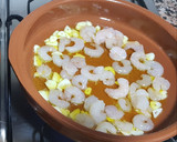 Foto del paso 3 de la receta: Gulas con gambas al ajillo