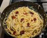 A picture of step 9 of Spaghetti carbonara.