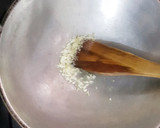 Foto langkah ke 1 dari resep Telur Ceplok Bawang Putih.
