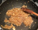 A picture of step 2 of Apple halwa.