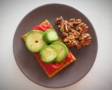 Foto del paso 2 de la receta: Tosta de pimiento y aguacate