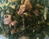 A picture of step 5 of #charityrecipe. Spinach with mushrooms.