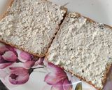 A picture of step 1 of Herbed cheese onion sandwich.
