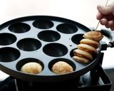 Foto langkah ke 4 dari resep Poffertjes / Kue Cubit Belanda Devina Hermawan.