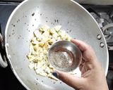 A picture of step 2 of Sabudana Khichri.