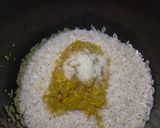 Foto langkah ke 4 dari resep Garlic Butter Rice.