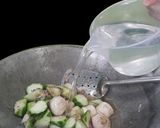 Foto langkah ke 3 dari resep Sup Oyong Bakso Ikan.
