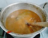 Foto langkah ke 4 dari resep Garang Asem Ayam Kuah Bening.