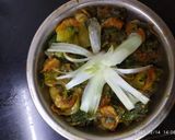 कांद्याची पात आणि सुकट (kandyachi pat sukat recipe in marathi) रेसिपी स्टेप 7 फोटो