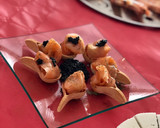 Foto del paso 2 de la receta: Crujiletas de salmón con vinagreta de miel y caviar