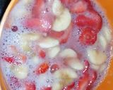 صورة لخطوة 3 من وصفة كوكتيل فراولة بالموز🍓🍌