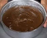 A picture of step 4 of Chocolate spong cake.