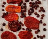 Foto del paso 2 de la receta: Quesitos saborizados con hierbas, especias, tomates secos y uvas pasa en AOVE