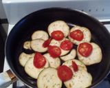 Foto del paso 2 de la receta: Berenjena salteada con jamón queso y tomate