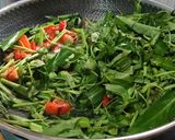 Foto langkah ke 5 dari resep Tumis Kangkung Saus Tiram (Tidak Pedas).