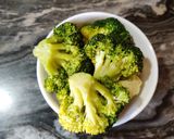 A picture of step 1 of Broccoli peas curry.