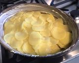 Une image de l'étape 7 de Gratin de pommes de terre façon dauphinoise à l'ail confit et deux fromages.