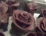 A picture of step 17 of Chocolate Strawberry Roses.