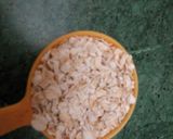 A picture of step 1 of Oats chilla.