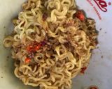 Foto langkah ke 3 dari resep Indomie Siram minyak Bawang.