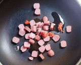 Foto del paso 1 de la receta: Arroz con tomate  y Huevo