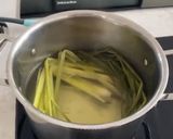 A picture of step 1 of Lemongrass Juice.