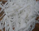 Hình bước làm 1 của món Khoai mì xào dừa mỡ hành