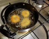 A picture of step 4 of Medu Vada.
