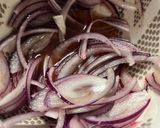 Une image de l'étape 1 de Fajitas au bœuf et pickles d’oignon rouge.