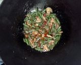 Foto langkah ke 4 dari resep Buncis Tumis Telor Saus Pedas.