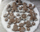 Foto del paso 5 de la receta: Galletitas navideñas de jengibre y chocolate