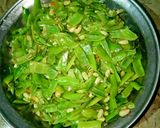 A picture of step 1 of Saim, matar & Aloo ka salan.