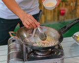 รูปขั้นตอนการทำที่ 18 ของ ผัดกะเพราเต้าหู้ไข่ หมูสับ เมนูผัดรสเด็ด กินได้ทุกวัย👍