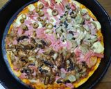 Foto del paso 6 de la receta: Pizza con alcuciles, hongos, jamón y cebolla