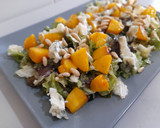 Foto del paso 6 de la receta: Ensalada con melocotón a la plancha y roquefort y v. frambuesa