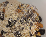 Foto del paso 1 de la receta: Budín integral de pera y duraznos mix de semillas y fruto secas