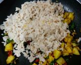 A picture of step 2 of Garlic poha🤩.