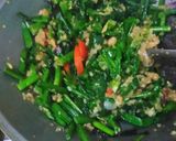Foto langkah ke 5 dari resep Tumis Genjer Kucai.