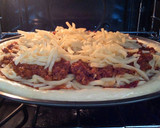 Foto langkah ke 15 dari resep Bolognese Pizza.