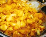दही आलू गोभी फ्रायड भाजी (Dahi Aloo Gobi Fry Bhaji Recipe In Marathi) रेसिपी स्टेप 3 फोटो 