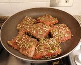 Foto del passaggio 3 della ricetta Salmone su letto verde